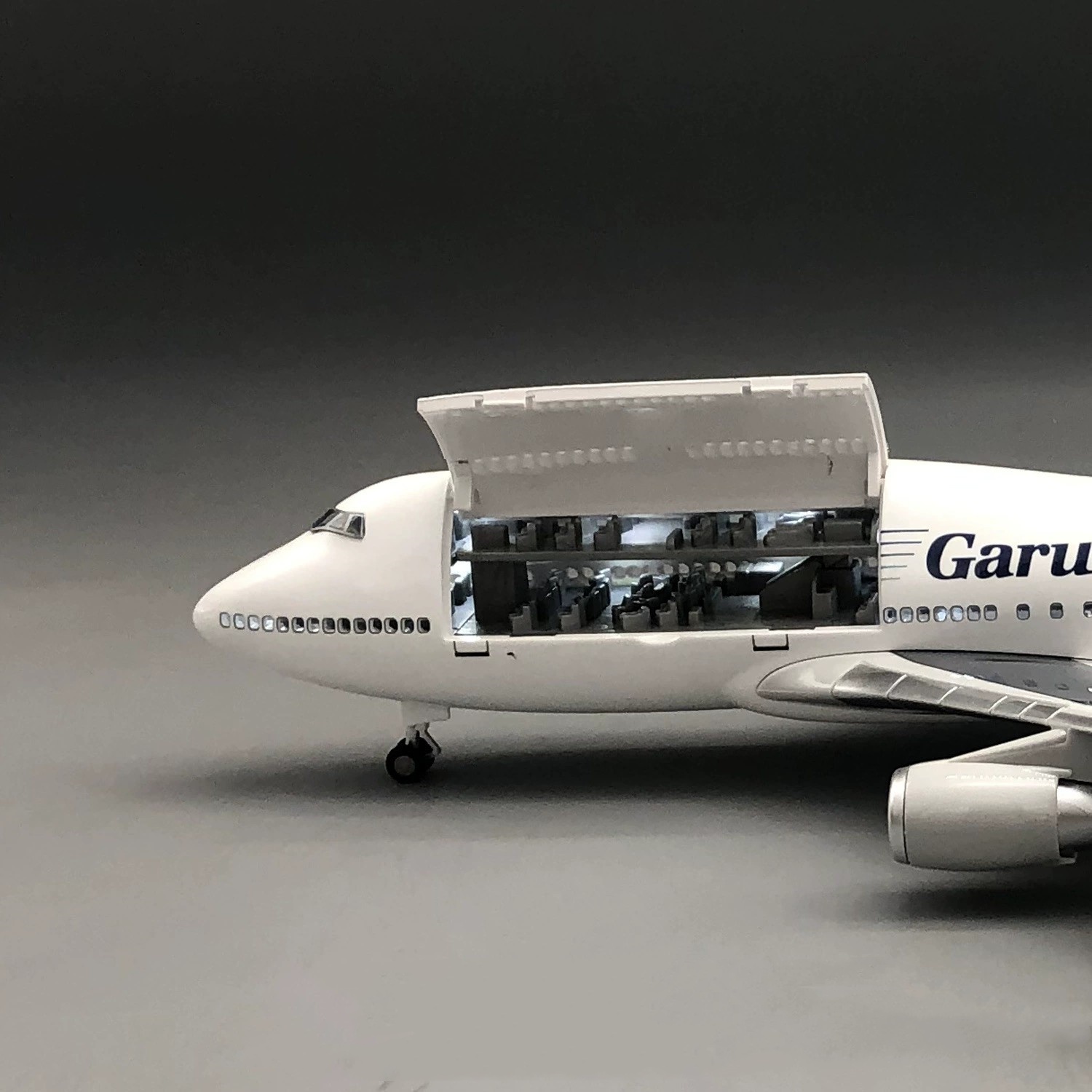New Cabin Door Openable Garuda - đánh giá và giá Model Kit Indonesia